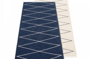 Produktbild von Pappelina – Max reversible carpet, 70 x 160 cm, dark blue / vanilla