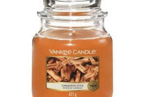 Produktbild von Yankee Candle Cinnamon Stick Medium Candle 411g