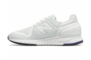 Produktbild von New Balance Womenss 247 Sneakers in White