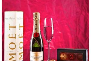 Bild von Prestige Hampers Moet and Chandon Gift – Champagne Gift Sets – Champagne Delivery – Champagne Gifts – Send Champagne Gifts