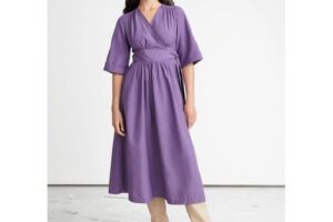 Produktbild von Voluminous Midi Wrap Dress – Purple – & Other Stories Dresses