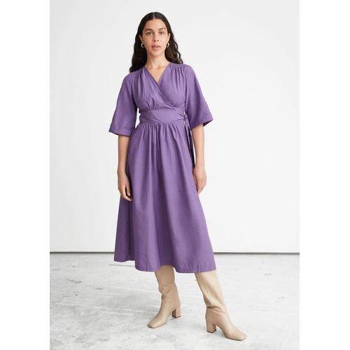 Bild von Voluminous Midi Wrap Dress – Purple – & Other Stories Dresses
