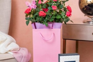 Bild von Beautiful Rose Plant – Indoor Plants – Plant Delivery – Plant Gifts – Plant Gift Delivery – Send Plants