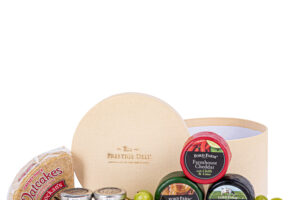 Bild von Deli Cheese Box – Cheese Gifts – Cheese Gift Baskets – Cheese Gift Delivery – Cheese Gifts UK – Cheese Gift Sets