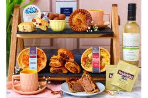 Produktbild von Prestige Hampers Afternoon Tea – Afternoon Tea Gifts – Pastry Gifts – Pie Gifts – Bakery Gifts – Pastry Hampers