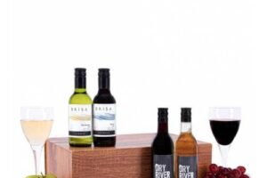 Bild von Prestige Hampers 4 Luxury Wines Case – Wine Hampers – Wine Gifts – Send Wine – Wine Gift Delivery – Wine Hamper Delivery