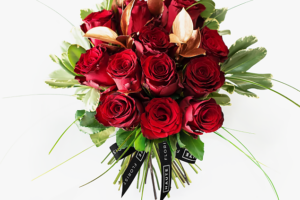 Bild von Haute Florist 12 Luxury Red Roses – Red Roses – Red Rose Bouquet – Valentine’s Roses – Valentine’s Flowers – Valentine’s Flower Delivery