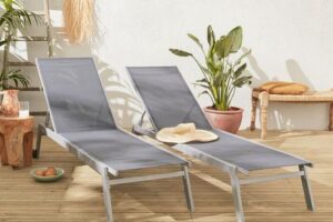 Produktbild von Set of 2 ELSA sun loungers in grey aluminium and grey textilene, adjustable loungers with wheels