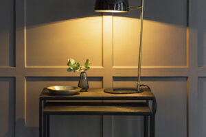 Bild von Luxe – Black & Gold Domed Table Lamp