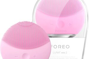 Produktbild von FOREO LUNA mini 2 Pearl Pink Silicone Facial Cleansing Brush for All Skin Types, 3-zone Brush Head, Ultra-hygienic, T-Sonic Massage, 8 Intensities, 300 uses/ Charge, Waterproof, 2-year Warranty