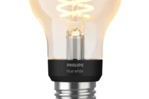 Produktbild von Philips Hue White Filament Regular A60 LED Smart Light Bulb 1 Pack [E27 Edison Screw] , with Bluetooth, Works with Alexa, Google Assistant and Apple Homekit. [Energy Class G]