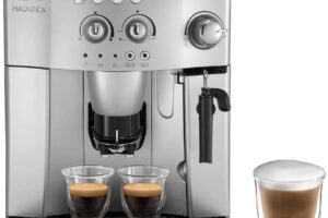 Produktbild von De’Longhi Magnifica, Automatic Bean to Cup Coffee Machine, Espresso, Cappuccino, ESAM 4200.S, Silver