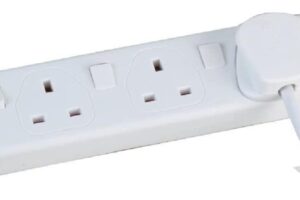 Produktbild von pro elec PL15353 10 m Switched Surge Protected Extension Lead – White