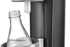 Bild von SodaStream Crystal Sparkling Water Maker Machine with 600 ml Reusable Glass Carafe for Carbonating and 60 L CO2 Gas Cylinder – Crystal Machine Only Compatible with Glass Carafe Bottle – Black