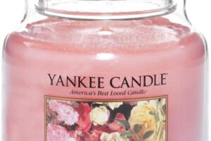 Bild von Yankee Candle Scented Candle | Fresh Cut Roses Medium Jar Candle| Burn Time: Up to 75 Hours