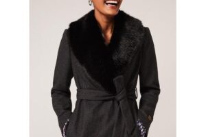 Bild von Women’s Elsie Fur Collar Wool Coat – Black – Phase Eight Coats