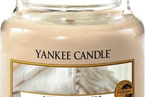 Bild von Yankee Candle Scented Candle | Warm Cashmere Small Jar Candle | Burn Time: Up to 30 Hours