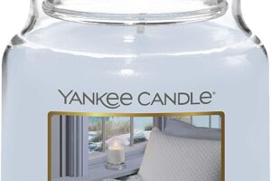 Bild von Yankee Candle Scented Candle | A Calm and Quiet Place Medium Jar Candle| Burn Time: Up to 75 Hours