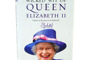 Produktbild von The Wicked Wit of Queen Elizabeth II Book By Karen Dolby – Non Fiction – Hardback