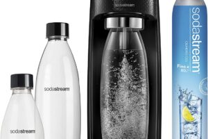 Produktbild von SodaStream Spirit Sparkling Water Maker Mega Pack, Electric One Touch Carbonated Water Machine Starter Kit with 3 Reusable BPA Free Carbonating Water Bottles & 60 L CO2 Gas Cylinder – Black