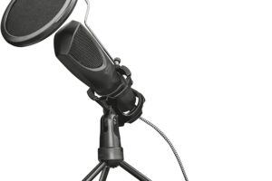 Produktbild von Trust Gaming GXT 232 Mantis Streaming Gaming Microphone for PC, PS4 and PS5, USB Connected, Including Shock Mount, Pop Filter and Tripod Stand, Black