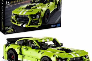 Bild von LEGO 42138 Technic Ford Mustang Shelby GT500 Set, Pull Back Drag Toy Race Car Model Building Kit, Gifts for Kids and Teens with AR App Play Feature