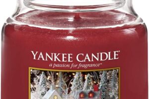 Bild von Yankee Candle Scented Candle | Christmas Magic Medium Jar Candle| Burn Time: Up to 75 Hours