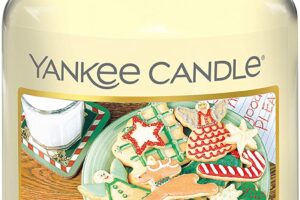 Produktbild von Yankee Candle Scented Candle | Christmas Cookie Large Jar Candle | Long Burning Candles: up to 150 Hours | Perfect Gifts for Women