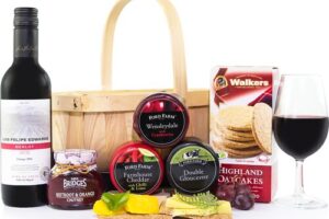 Produktbild von Luxury Cheese and Wine – Cheese and Wine Christmas Hamper – Christmas Gifts – Xmas Hampers – Festive Hampers – Family Christmas – Cheese Christmas