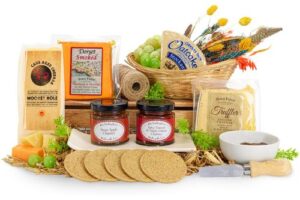 Produktbild von Cave Aged Cheese Basket – Cheese Christmas Hamper – Festive Hampers – Christmas Hampers For Family – Family Hamper Christmas – Cheese Christmas Gifts