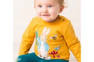 Produktbild von Blade & Rose UK Blade & Rose Peter Rabbit™ Woodland Top Yellow 2-3 Years