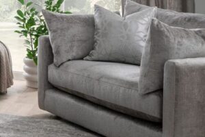 Bild von Ariana Grey Chenille Love Seat