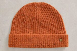 Produktbild von White Stuff Albie Rib Knitted Beanie Dark Orange