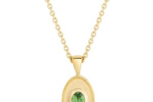 Produktbild von Margot Fox CEO’s Deco Oval Tsavorite Pendant Necklace – female