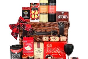Bild von Prestige Hampers Traditional Gift Basket – Christmas Hampers – Xmas Hampers – Christmas Hamper Delivery – Prestige Hampers