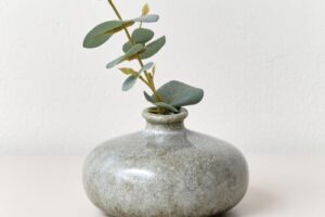 Bild von Round Grey Mottled Ceramic Bud Vase Material: Home Decor & Accessories