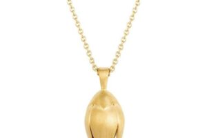 Bild von Margot Fox Demeter’s Blooming Love Onyx Tulip Pendant Necklace – female