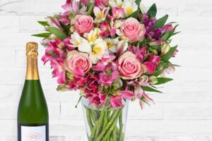 Bild von 123 Flowers Peruvian Lily & Rose & Champagne
